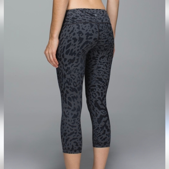 Lululemon Athletica Wunder Under Crop II - Picture 2 of 10